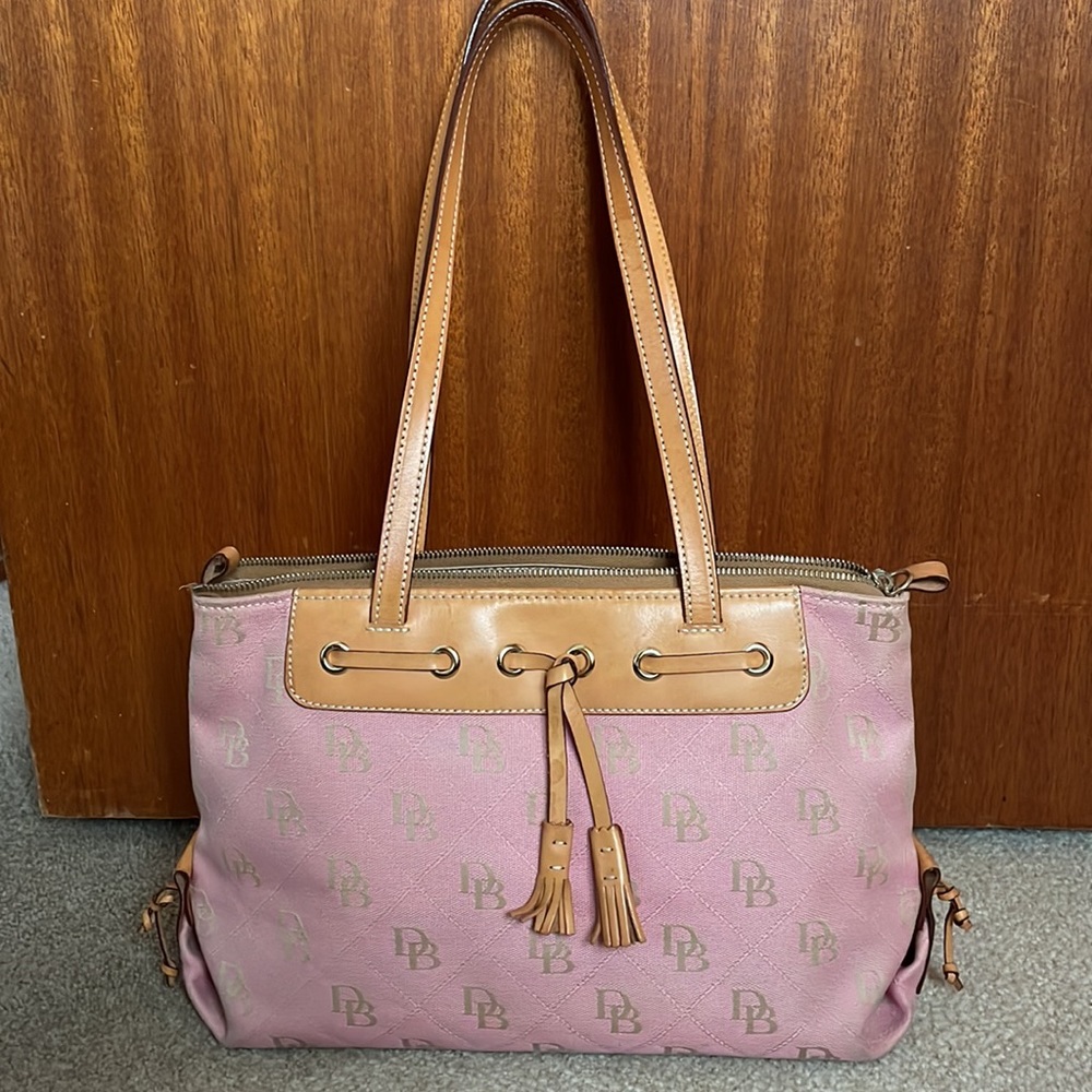 Pink Dooney & Bourke shoulder bag with leather trims and tassels - Picture 3 of 17